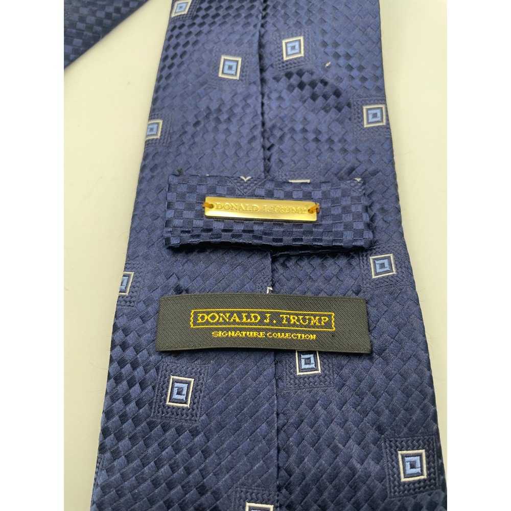 Donald J Trump Signature Collection Mens Navy Blue Geometric 100% Silk Necktie - Picture 2 of 4